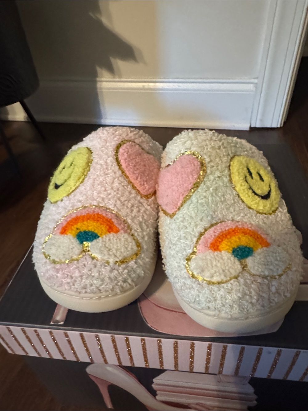 Cozy Rainbow & Smiley Patch Slip-On Slippers - Pink/White